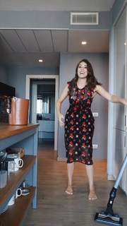 Diana Del Bufalo feet photo thumbnail