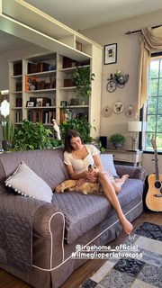 Diana Del Bufalo feet photo thumbnail