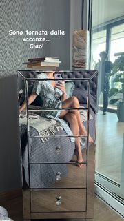 Diana Del Bufalo feet photo thumbnail