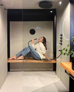 Diana Del Bufalo feet photo thumbnail