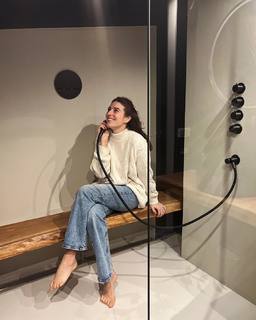 Diana Del Bufalo feet photo thumbnail