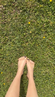 Diana Del Bufalo feet photo thumbnail