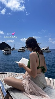 Diana Del Bufalo feet photo thumbnail