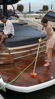 Diana Del Bufalo feet photo thumbnail