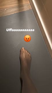 Diana Del Bufalo feet photo thumbnail