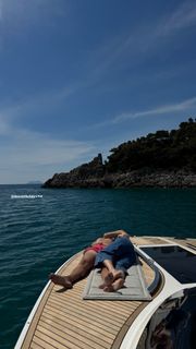 Diana Del Bufalo feet photo thumbnail