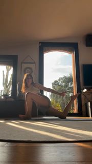 Diana Del Bufalo feet photo thumbnail