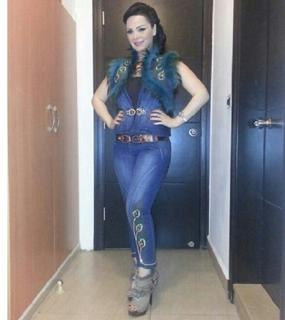 Diana Karazon feet photo 10