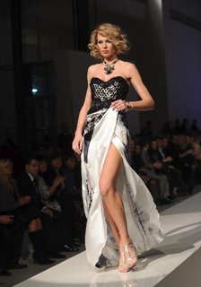 Diana Kobzanová feet photo 5
