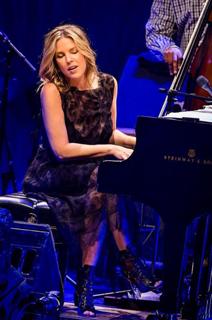 Diana Krall feet photo thumbnail