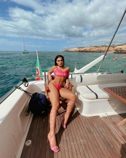 Diana Oliveira feet photo 7