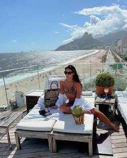 Diana Oliveira feet photo 5