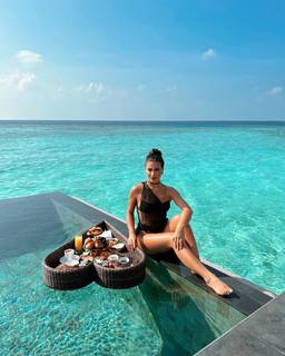 Diana Oliveira feet photo 1