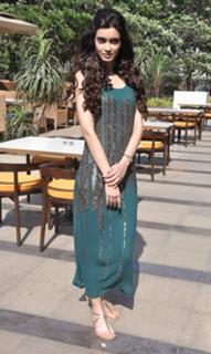 Diana Penty feet photo thumbnail