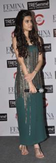 Diana Penty feet photo thumbnail