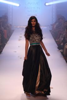 Diana Penty feet photo thumbnail