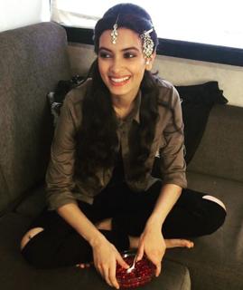 Diana Penty feet photo thumbnail