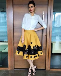 Diana Penty feet photo thumbnail