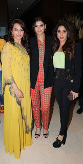 Diana Penty feet photo thumbnail