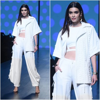 Diana Penty feet photo thumbnail