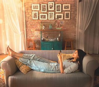 Diana Penty feet photo thumbnail