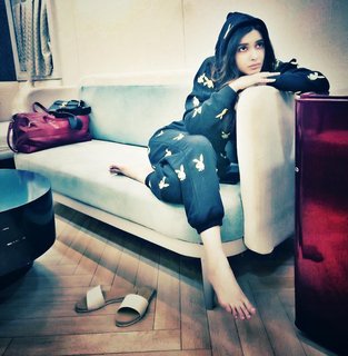 Diana Penty feet photo thumbnail