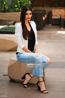 Diana Penty feet photo thumbnail