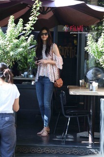 Diana Penty feet photo thumbnail