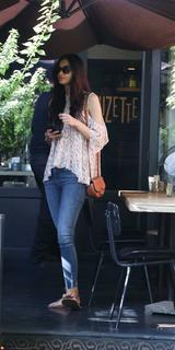 Diana Penty feet photo thumbnail