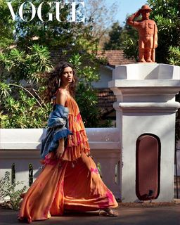 Diana Penty feet photo thumbnail