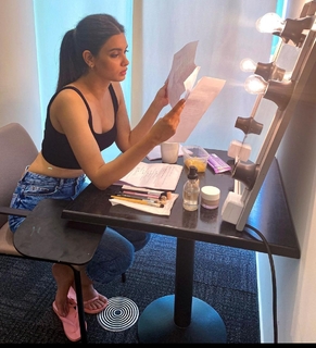 Diana Penty feet photo thumbnail