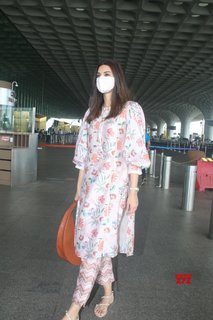 Diana Penty feet photo thumbnail