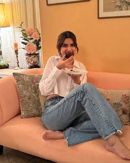 Diana Penty feet photo thumbnail