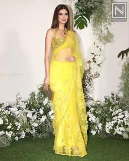 Diana Penty feet photo thumbnail