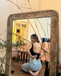 Diana Penty feet photo thumbnail