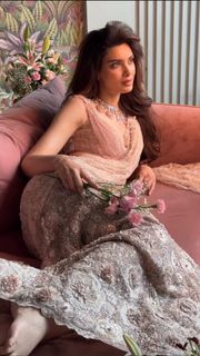 Diana Penty feet photo thumbnail