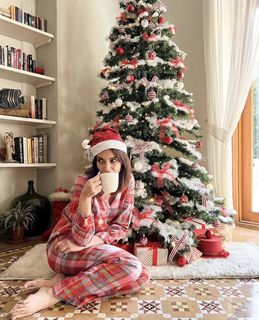 Diana Penty feet photo 4