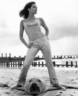 Diana Rigg feet photo thumbnail