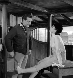 Diana Rigg feet photo thumbnail