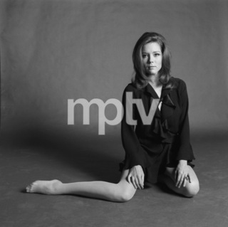 Diana Rigg feet photo thumbnail
