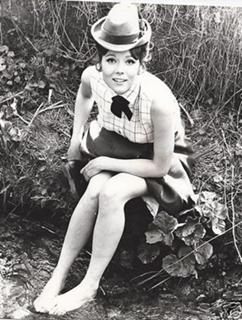 Diana Rigg feet photo thumbnail