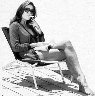 Diana Rigg feet photo thumbnail