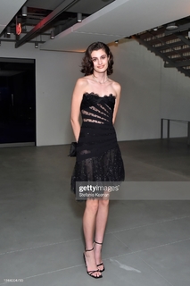 Diana Silvers feet photo thumbnail