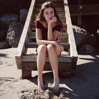Diana Silvers feet photo thumbnail