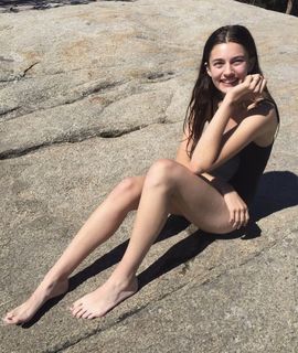 Diana Silvers feet photo thumbnail
