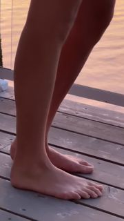 Diana Silvers feet photo thumbnail