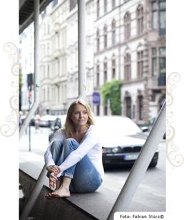 Diana Staehly feet photo thumbnail