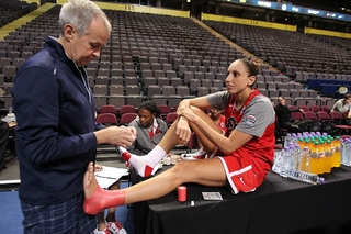 Diana Taurasi feet photo 4