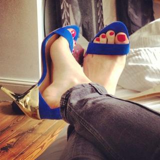 Diana Vickers feet photo thumbnail