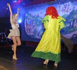 Diana Vickers feet photo thumbnail